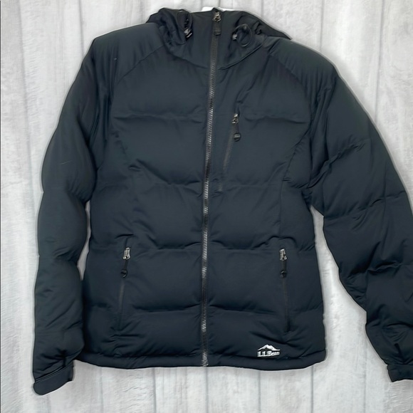 L.L. Bean 850 fill down jacket. - Picture 1 of 12